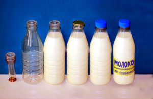 Пластиковые молочные бутыли