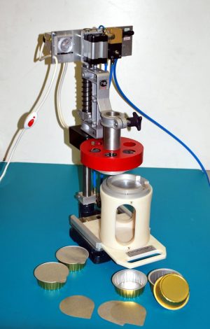 Установка УСС-2ПН(Н) для запайки стаканчиков из ламистера крышками из фольги